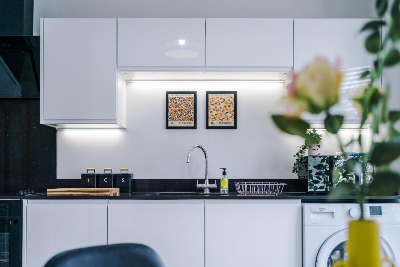 Parkview Place Serviced Apartment Ковънтри Екстериор снимка